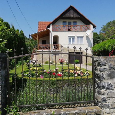 Kaman Nyaralo Appartement Badacsonytomaj Buitenkant foto