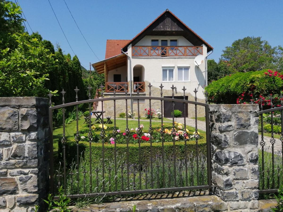 Kaman Nyaralo Appartement Badacsonytomaj Buitenkant foto