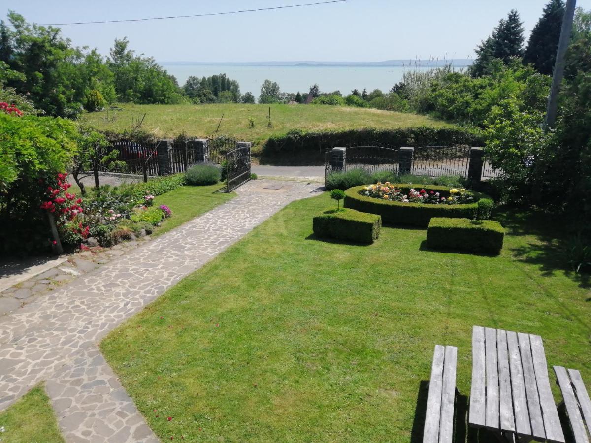 Kaman Nyaralo Appartement Badacsonytomaj Buitenkant foto