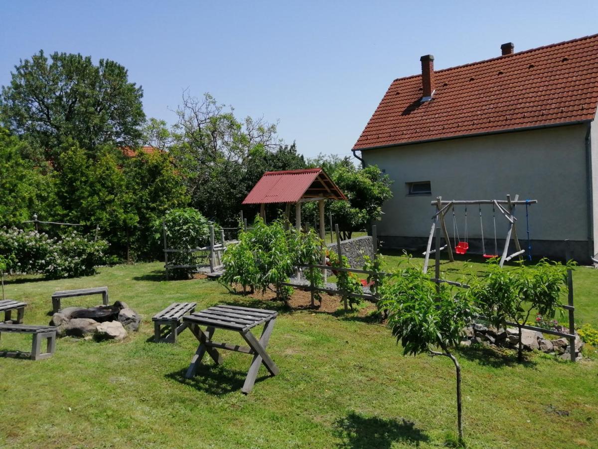 Kaman Nyaralo Appartement Badacsonytomaj Buitenkant foto