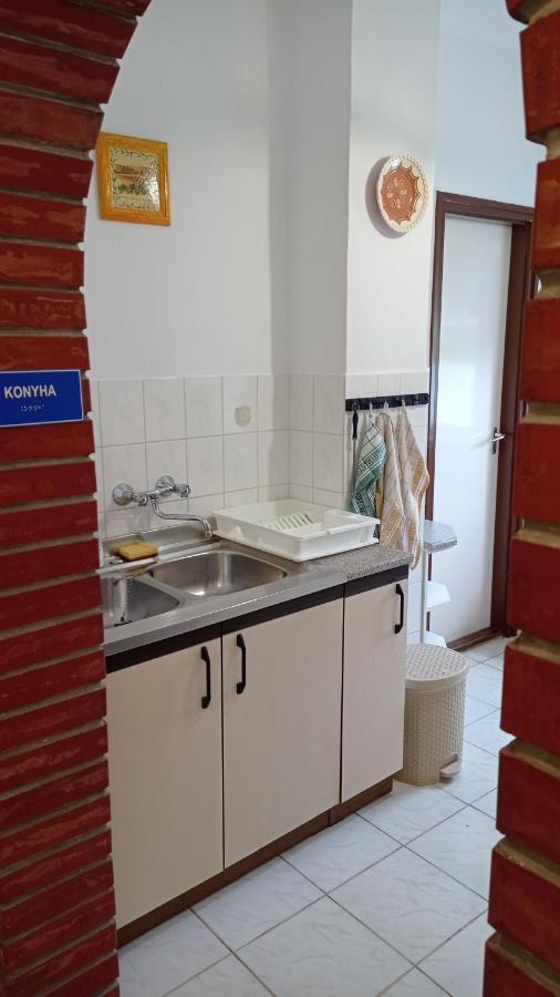 Kaman Nyaralo Appartement Badacsonytomaj Buitenkant foto